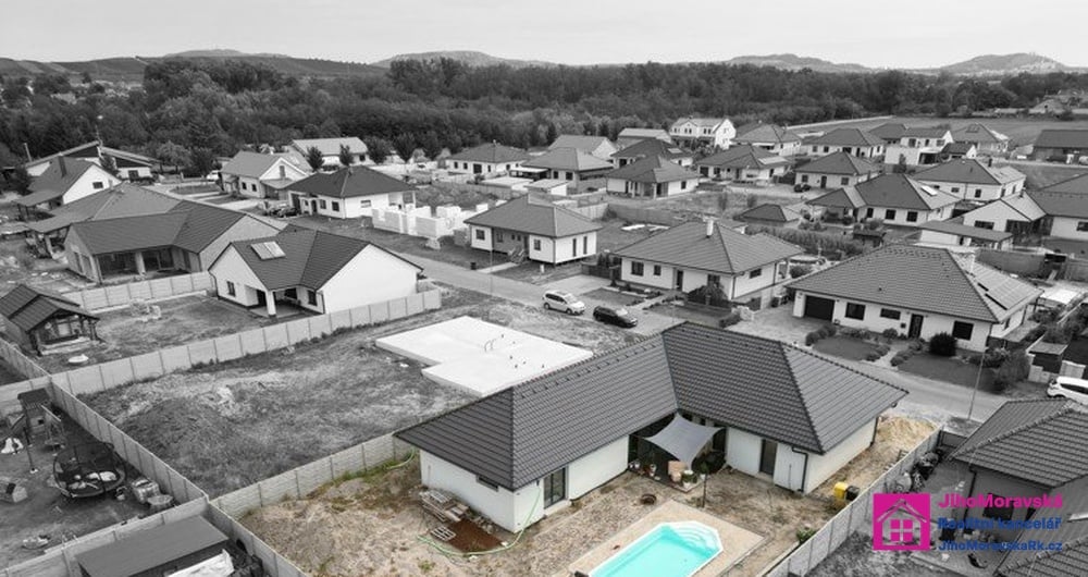 Prodej novostavby RD 5+kk, bazén, zahrada, Březí