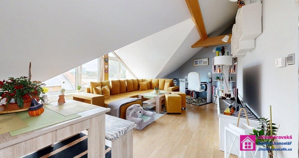 Prodej podkrovního bytu 4+1, 106 m², zahrada, Břeclav