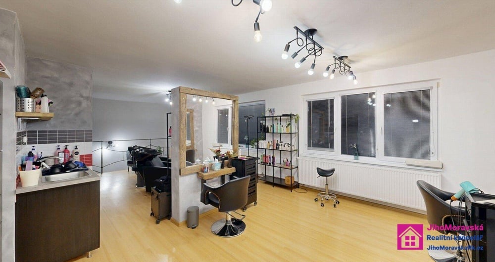 Pronájem křesla, v kadeřnickém salónu, Břeclav