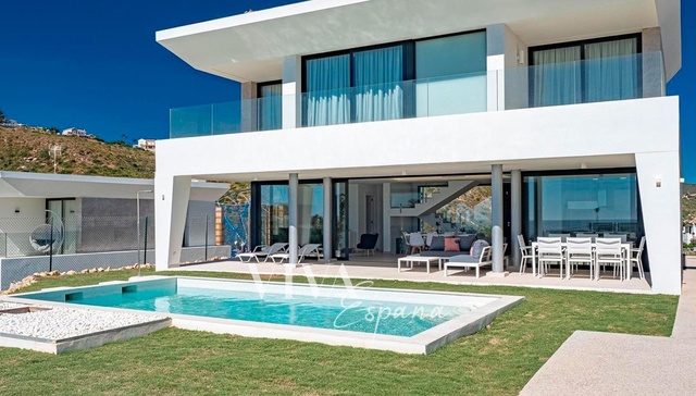 Detached Villa for sale 338 m² Manilva